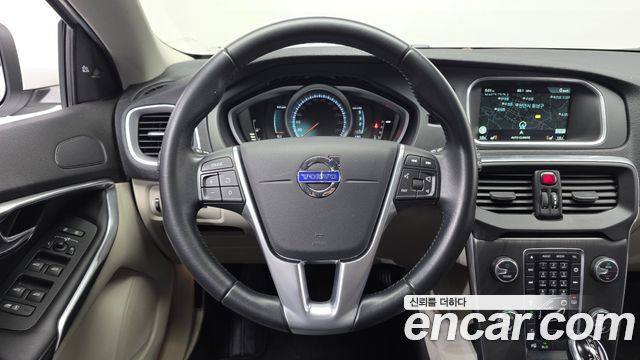 Volvo V40 2016 — photo 20