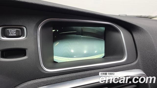 Volvo V40 2016 — photo 21