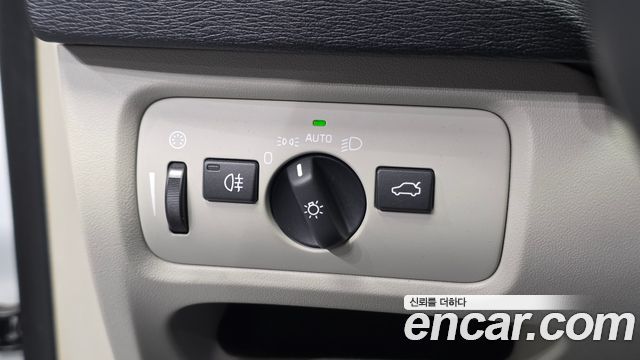 Volvo V40 2016 — photo 25