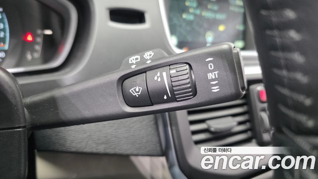 Volvo V40 2016 — photo 26
