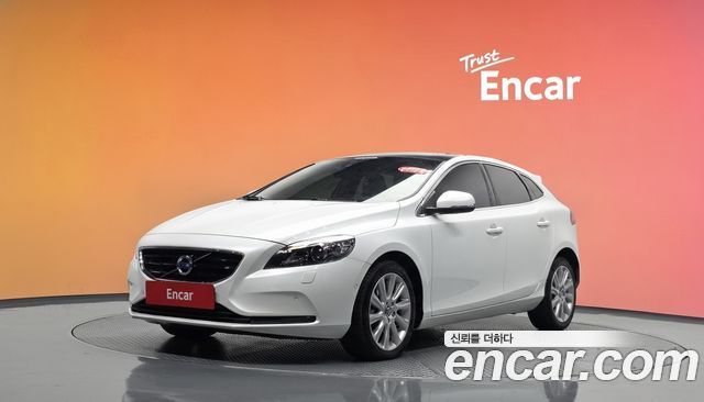 Volvo V40 2016 — photo 1