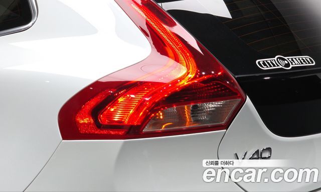 Volvo V40 2016 — photo 9