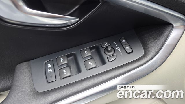 Volvo V40 2016 — photo 27