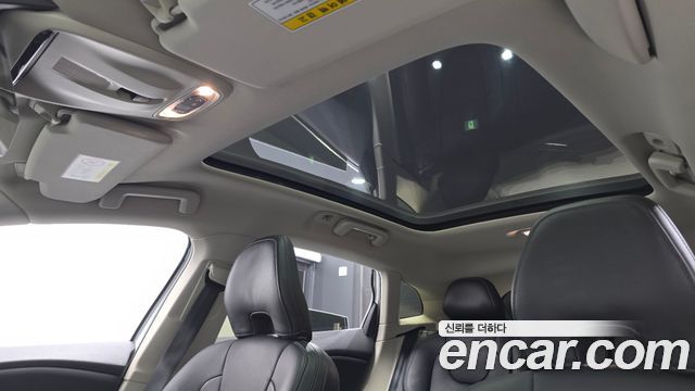 Volvo V40 2016 — photo 30