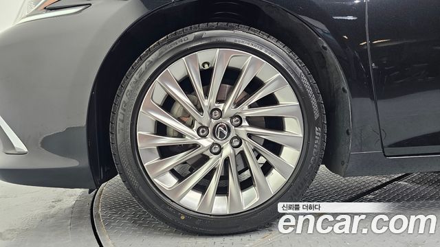 Lexus ES 2022 — photo 5