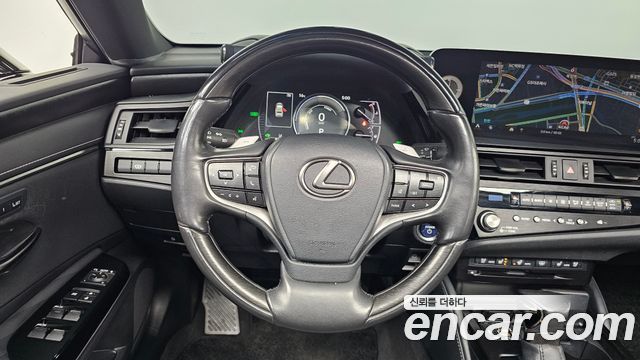 Lexus ES 2022 — photo 12