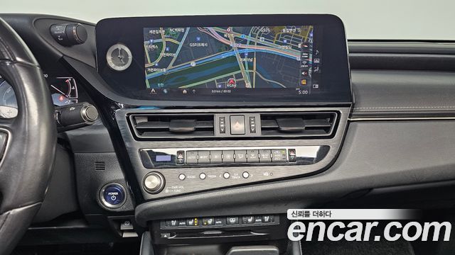 Lexus ES 2022 — photo 14