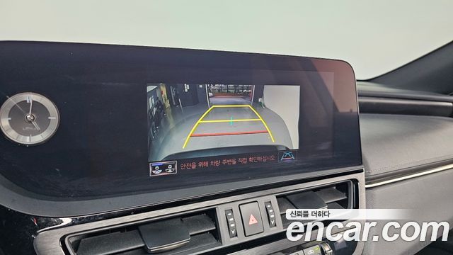 Lexus ES 2022 — photo 15