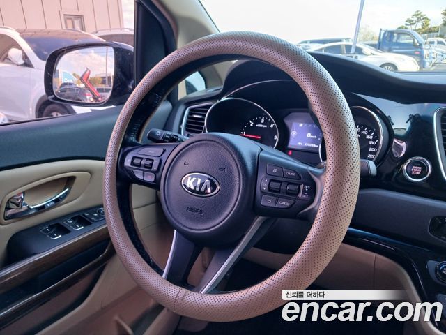Kia Canival 2017 — photo 6