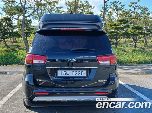 Kia Canival 2017 — photo 16