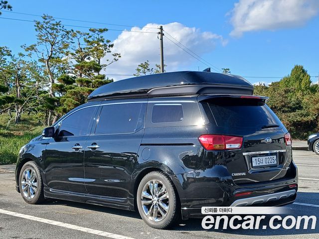 Kia Canival 2017 — photo 18