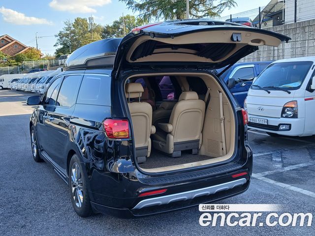 Kia Canival 2017 — photo 19