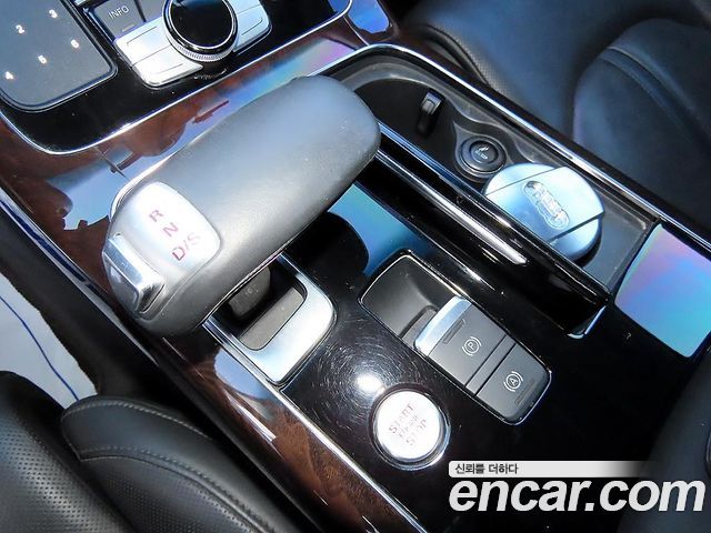Audi A8 2015 — photo 11