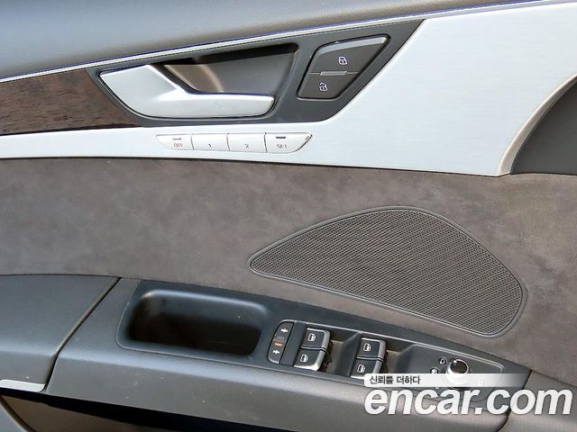 Audi A8 2015 — photo 12