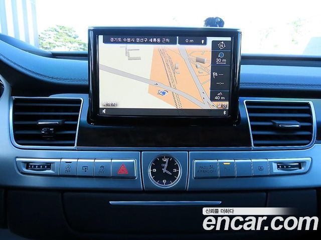 Audi A8 2015 — photo 14