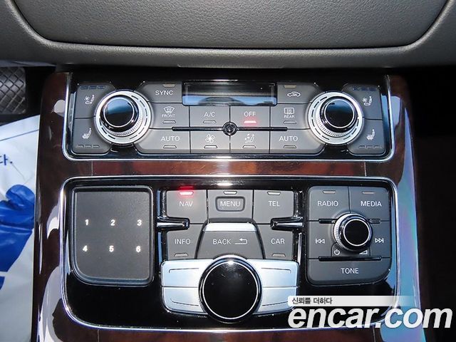 Audi A8 2015 — photo 15