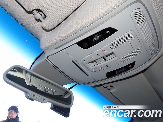 Audi A8 2015 — photo 16