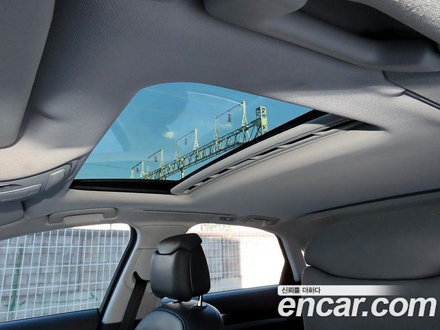 Audi A8 2015 — photo 17