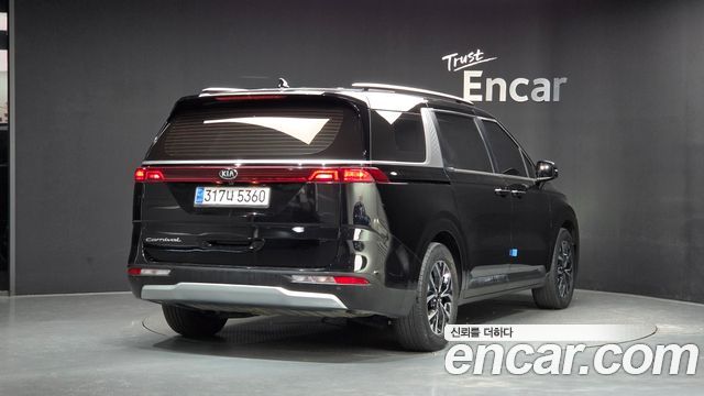 Kia Canival 2021 — photo 2
