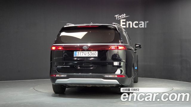 Kia Canival 2021 — photo 4