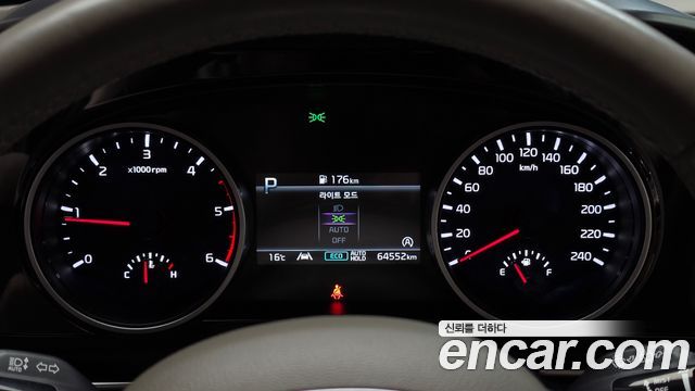 Kia Canival 2021 — photo 11