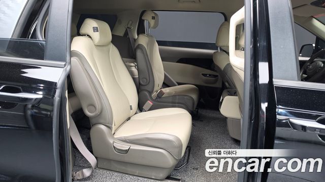 Kia Canival 2021 — photo 17