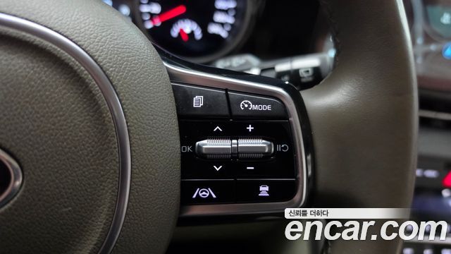 Kia Canival 2021 — photo 23