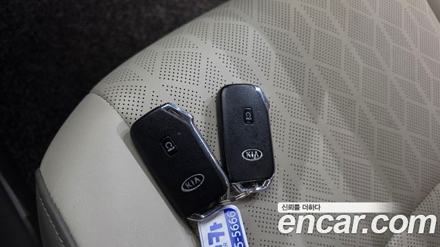 Kia Canival 2021 — photo 27