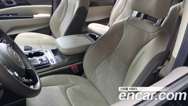 Kia Canival 2021 — photo 28