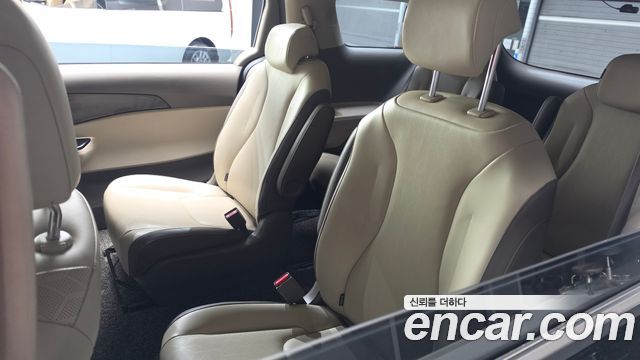 Kia Canival 2021 — photo 30
