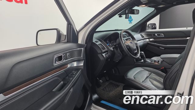 Ford Explorer 2018 — photo 10