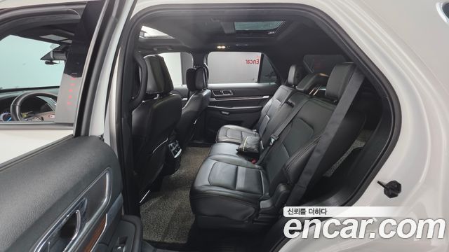 Ford Explorer 2018 — photo 16