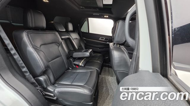 Ford Explorer 2018 — photo 18