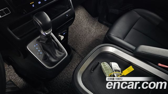 Hyundai Staria 2023 — photo 12
