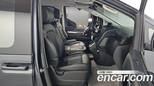 Hyundai Staria 2023 — photo 16