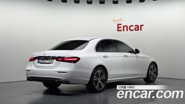 Mercedes-Benz E-Class 2022 — photo 2
