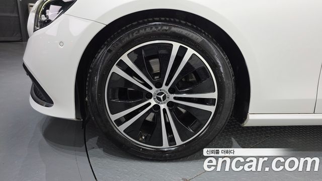 Mercedes-Benz E-Class 2022 — photo 5