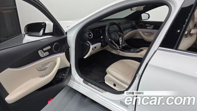 Mercedes-Benz E-Class 2022 — photo 13