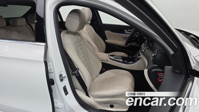 Mercedes-Benz E-Class 2022 — photo 17