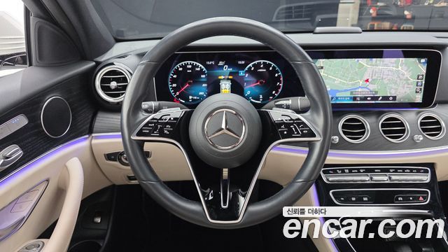 Mercedes-Benz E-Class 2022 — photo 18