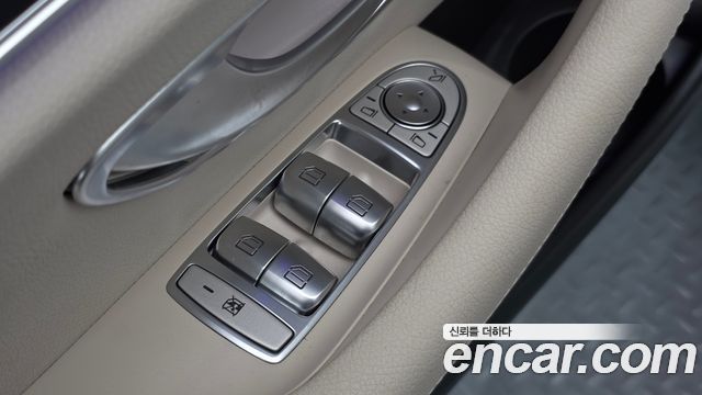 Mercedes-Benz E-Class 2022 — photo 20