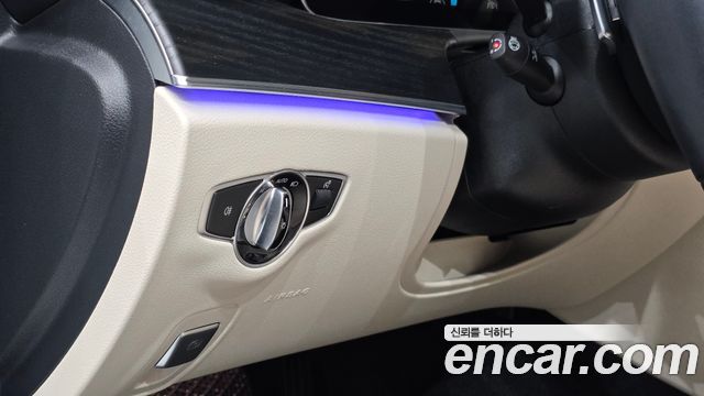 Mercedes-Benz E-Class 2022 — photo 21