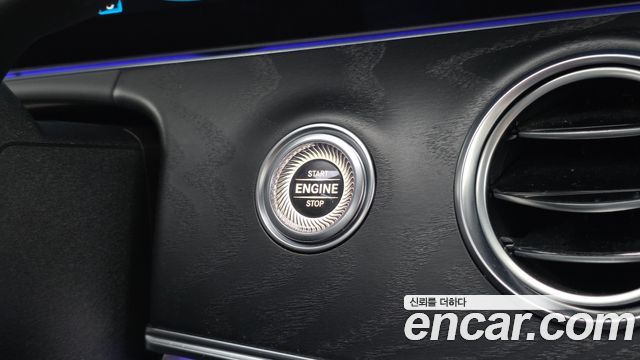 Mercedes-Benz E-Class 2022 — photo 23