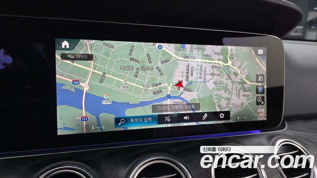 Mercedes-Benz E-Class 2022 — photo 24