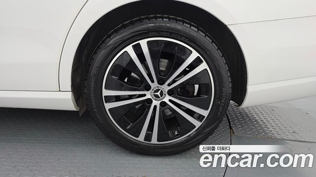Mercedes-Benz E-Class 2022 — photo 7