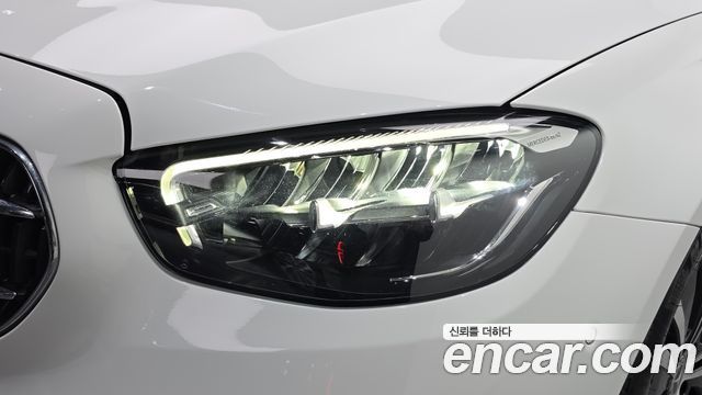 Mercedes-Benz E-Class 2022 — photo 8