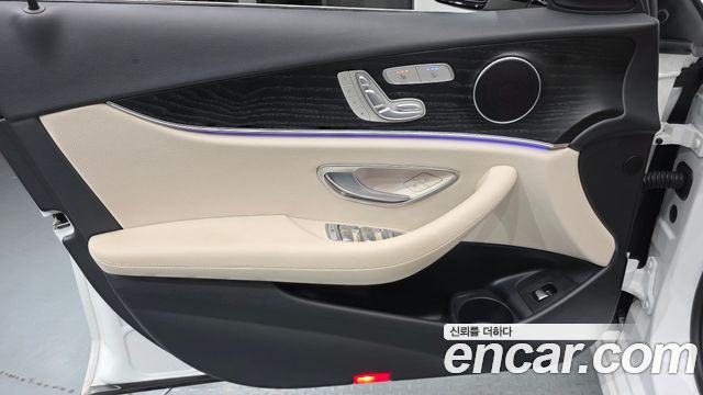 Mercedes-Benz E-Class 2022 — photo 14