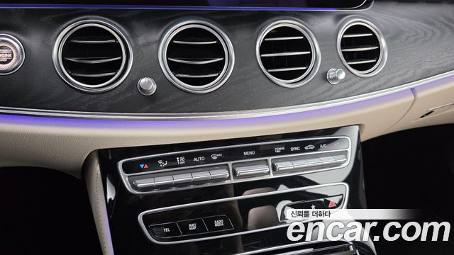 Mercedes-Benz E-Class 2022 — photo 28