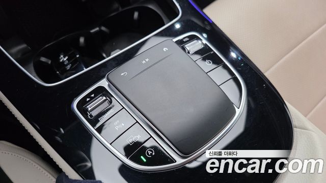 Mercedes-Benz E-Class 2022 — photo 29