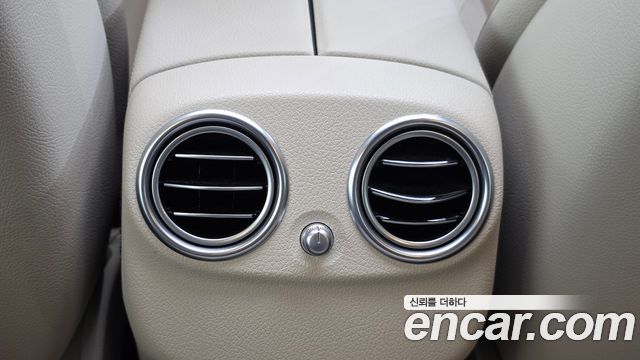 Mercedes-Benz E-Class 2022 — photo 32